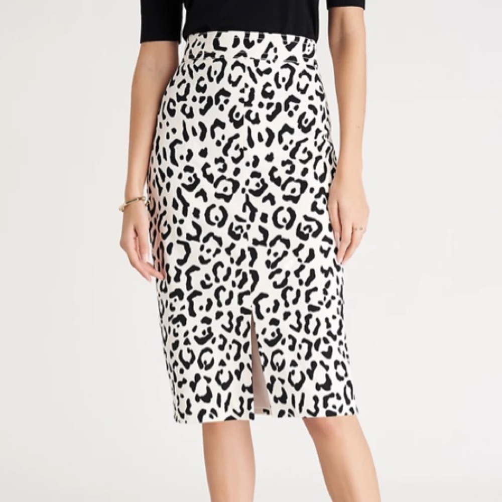 Ann Taylor Petite animal print knee length pencil skirt black-white size 4P